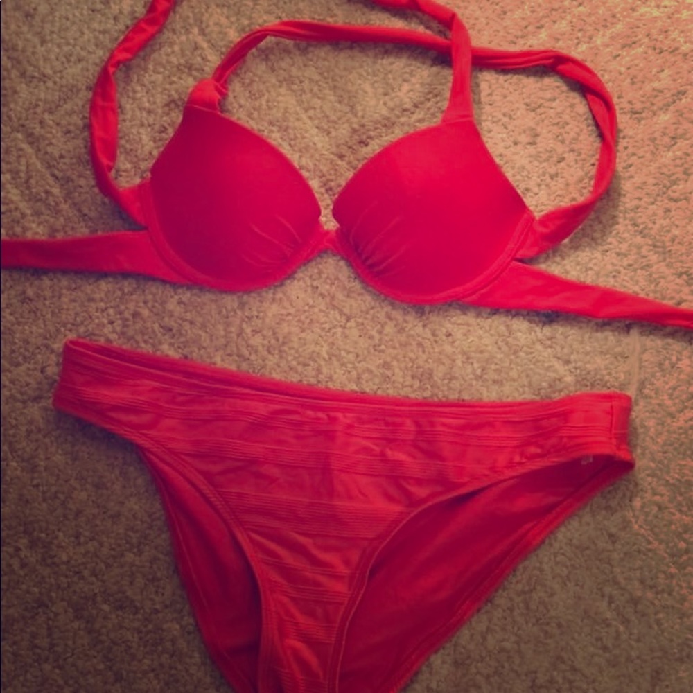 Aerie crisscross top and cut out bottoms